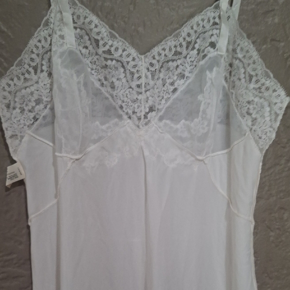 Vassarette White Lace Chemise with Adjustable Straps Size 34 A - Picture 6 of 10